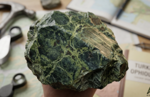 Mineralization in Serpentinites: Mechanisms and Structural Controls serpentine_mineralization