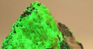 Willemite Mineral Guide: Properties, Fluorescence, and Non-Sulfide Zinc Ore Willemit