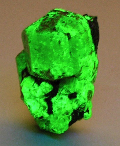 Willemite mineral troostite reddish-brown manganese-rich variety rhombohedral crystal